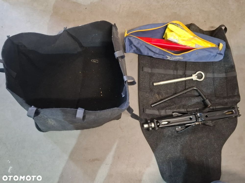 Zestaw naprawczy do kół trójkąt wkrętka Peugeot Expert III 2019 rok komplet - 1