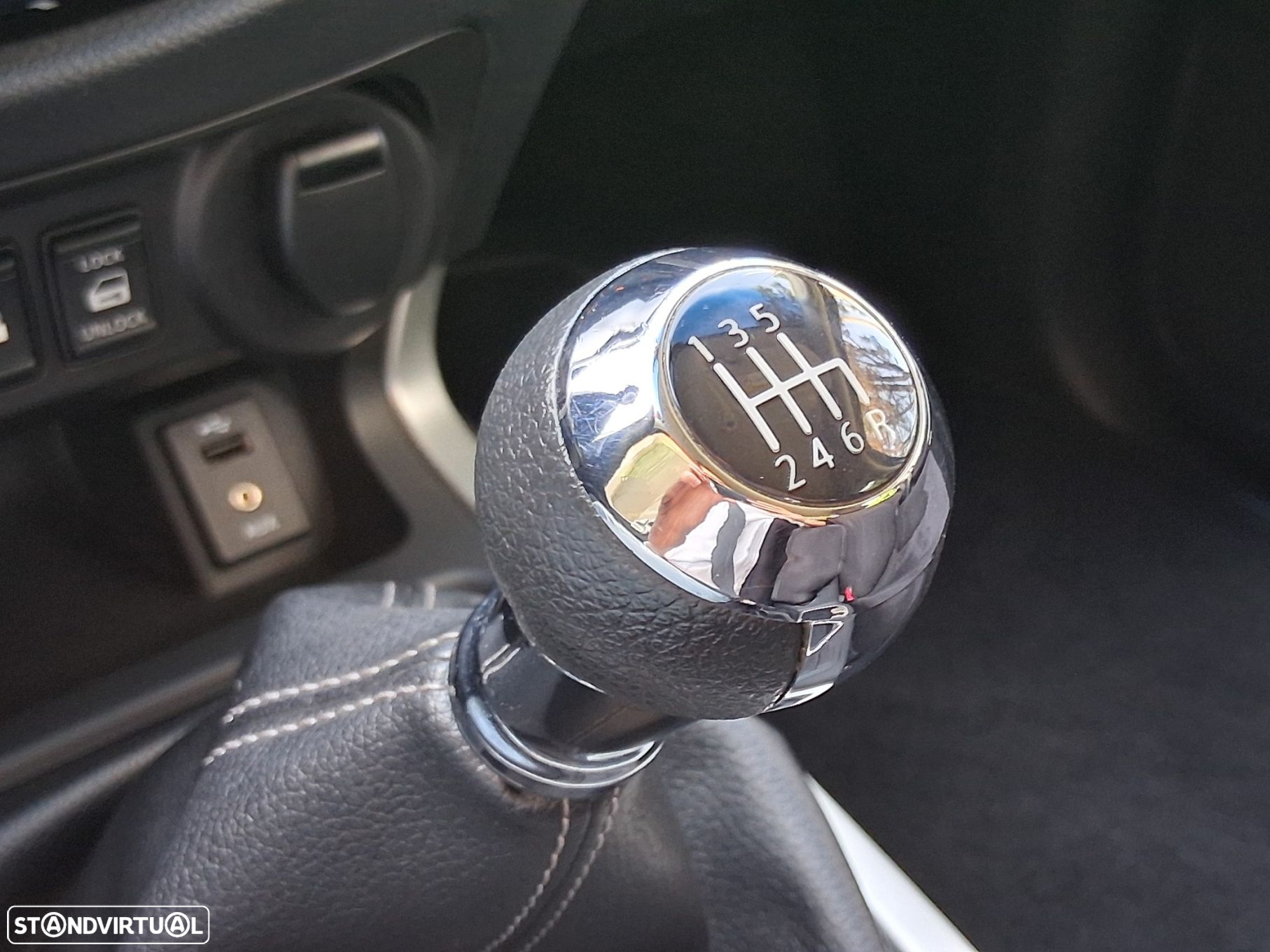 Nissan Navara 2.3 dCi CD 4WD N-Connecta Nav+Barras - 51