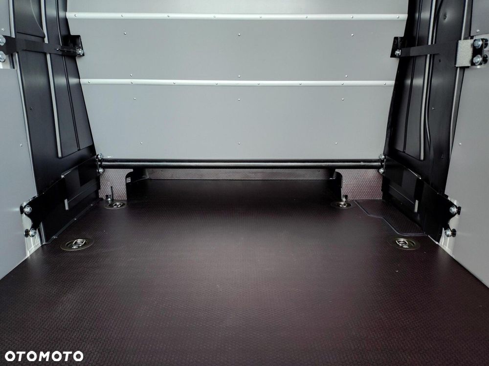 Volkswagen Crafter 35 Furgon, 2,0 TDI SCR 177KM,  6-bieg man., r.o: 4490 mm - 29