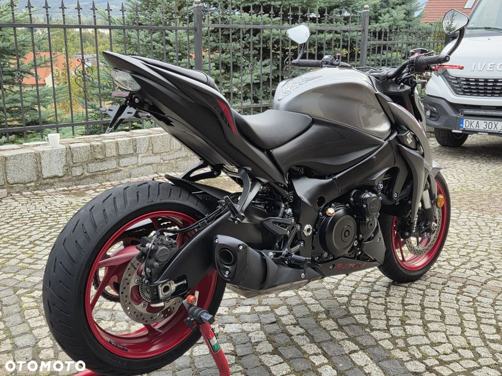 Suzuki GSX - 4
