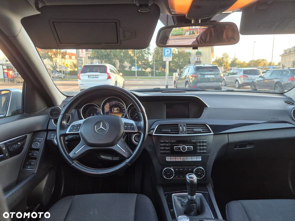 Mercedes-Benz C-Class 2011 photo 2