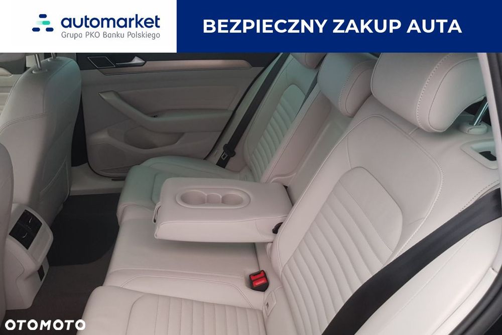 Volkswagen Passat - 11