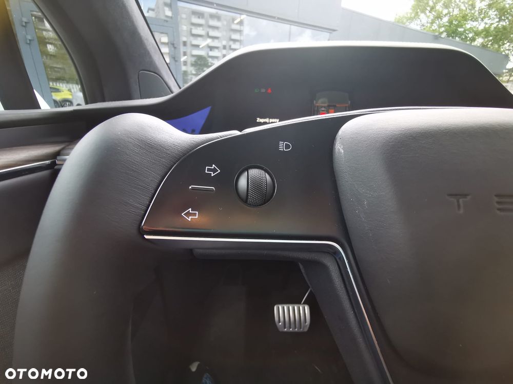 Tesla Model X Long Range - 34