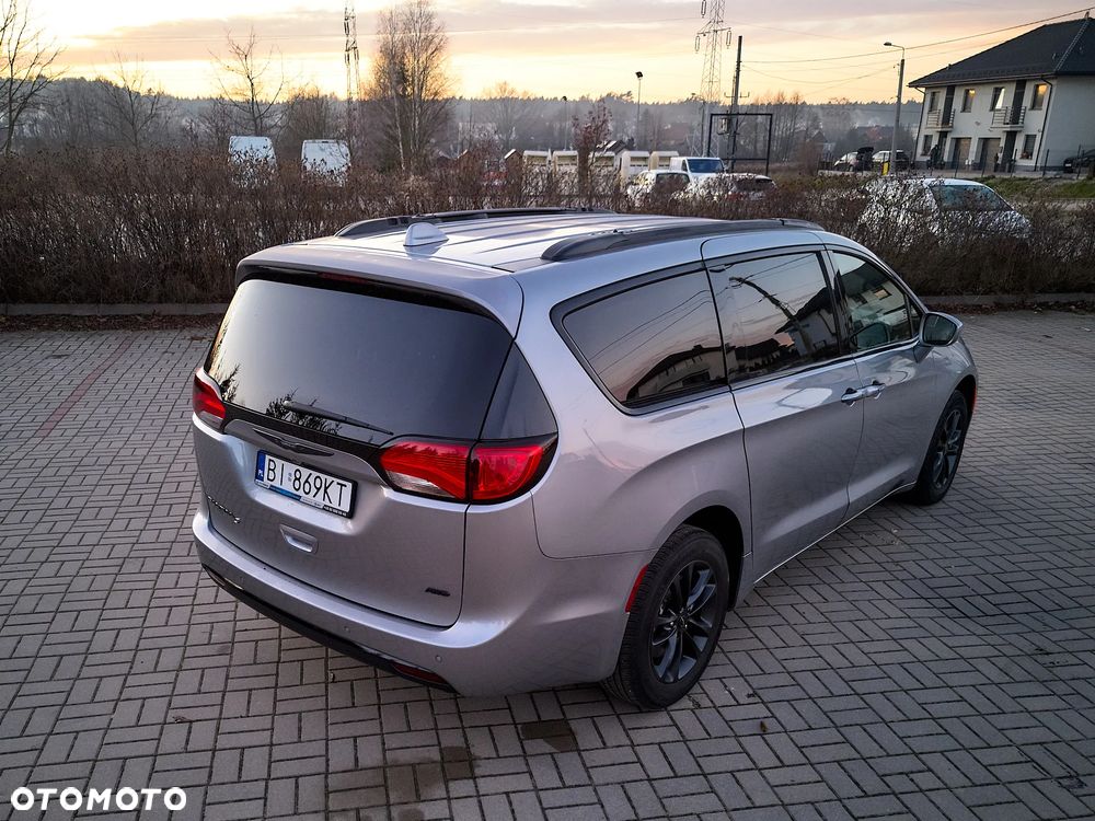 Chrysler Pacifica - 34