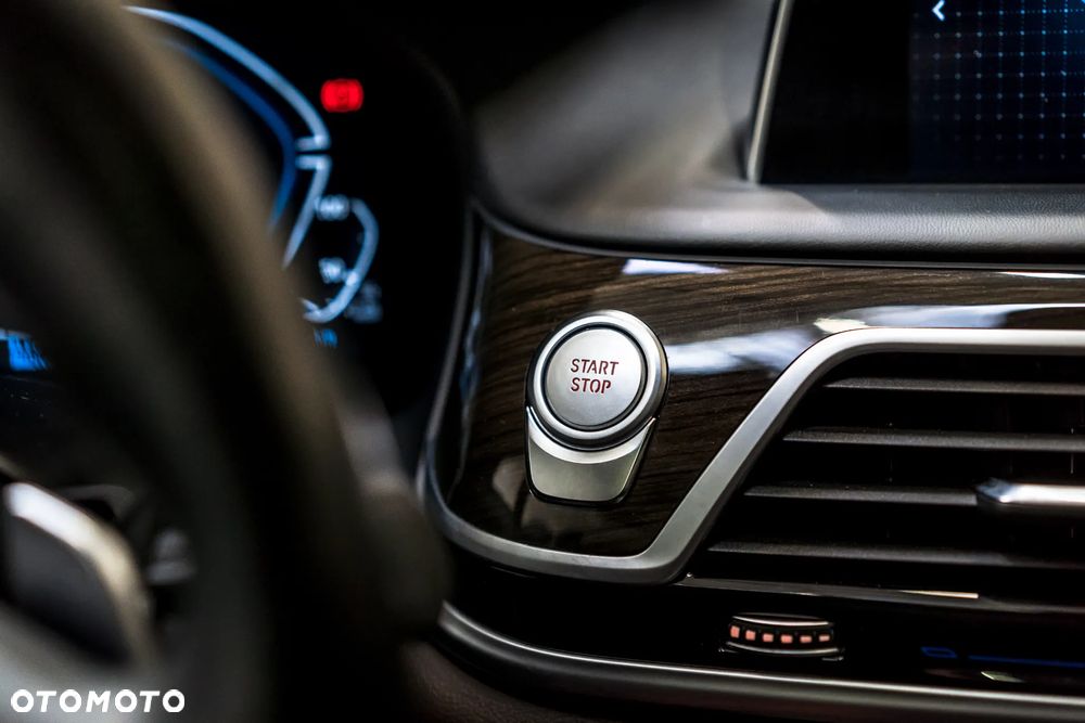 BMW Seria 7 740Li xDrive - 37