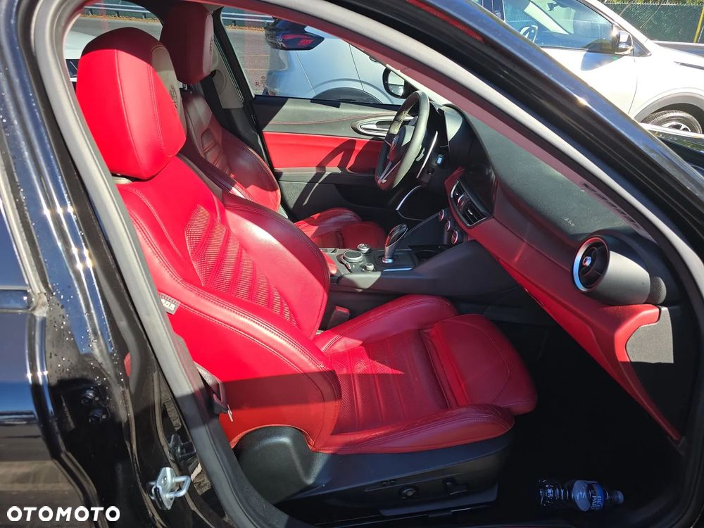 Alfa Romeo Giulia 2.0 Turbo 16V AT8 Veloce Ti - 9