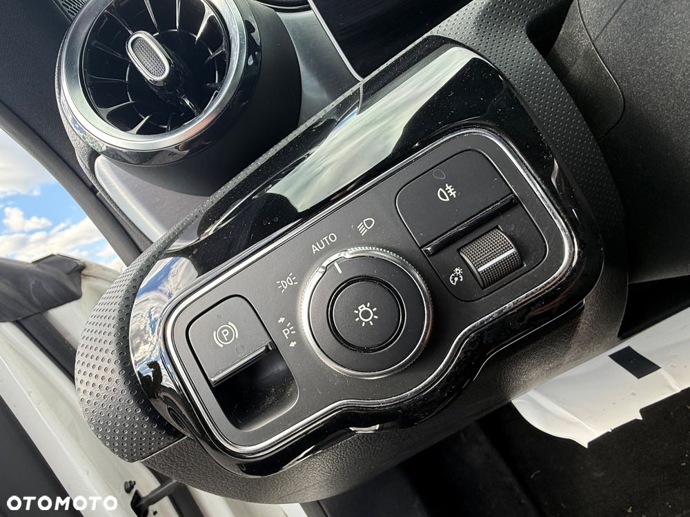 Mercedes-Benz CLA 220 7G-DCT AMG Line - 26