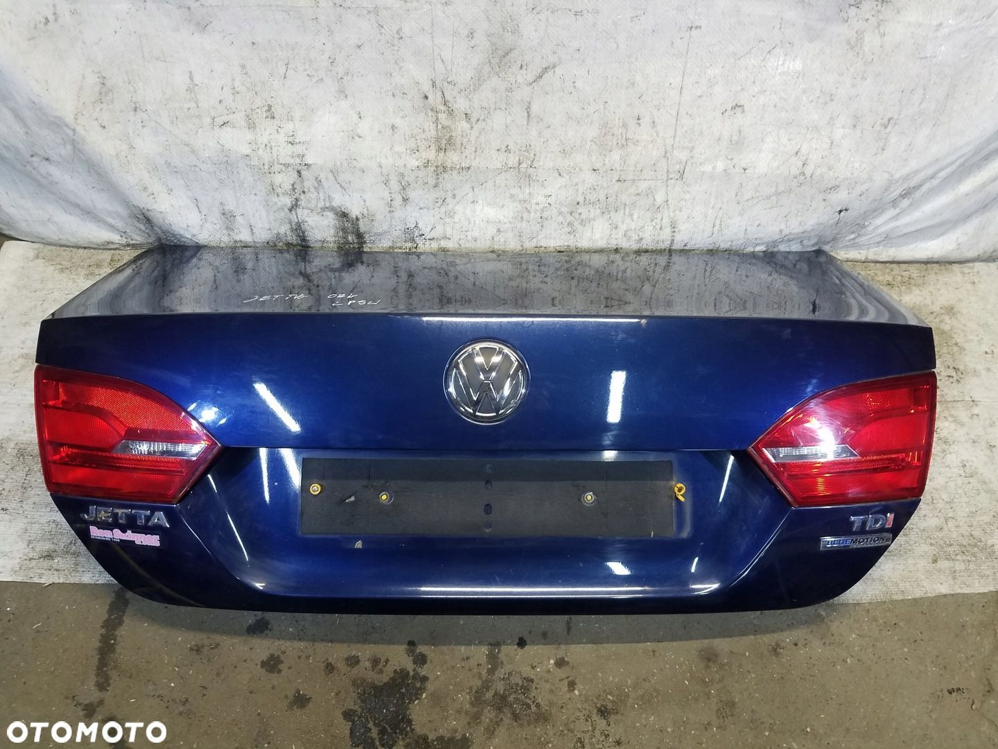 KLAPA BAGAŻNIKA TYŁ VW JETTA VI KOD LP5W - 1