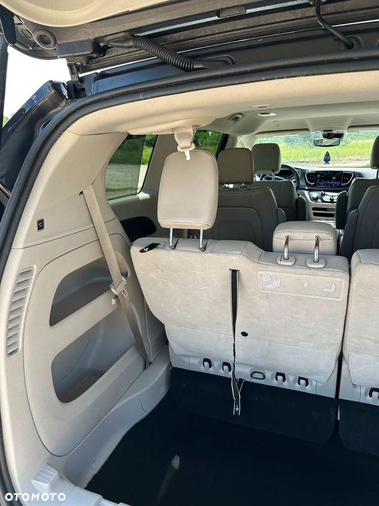 Chrysler Pacifica - 3