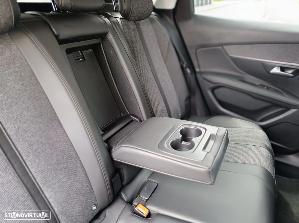 Peugeot 3008 1.5 BlueHDi Allure EAT8 - 31