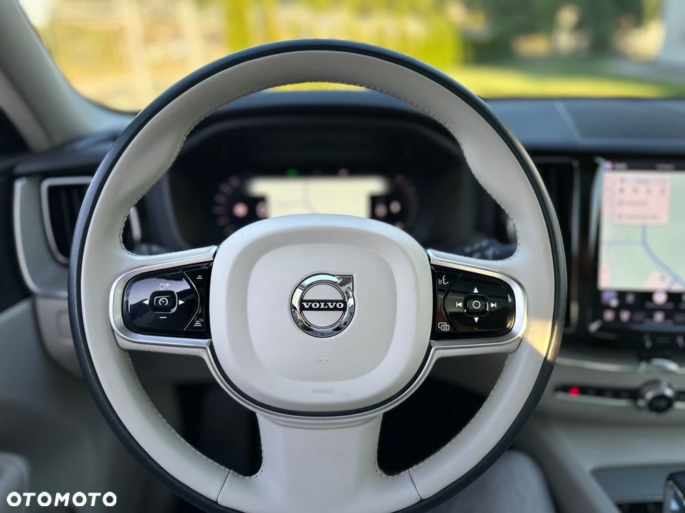 Volvo XC 60 B5 B AWD Plus Bright - 10