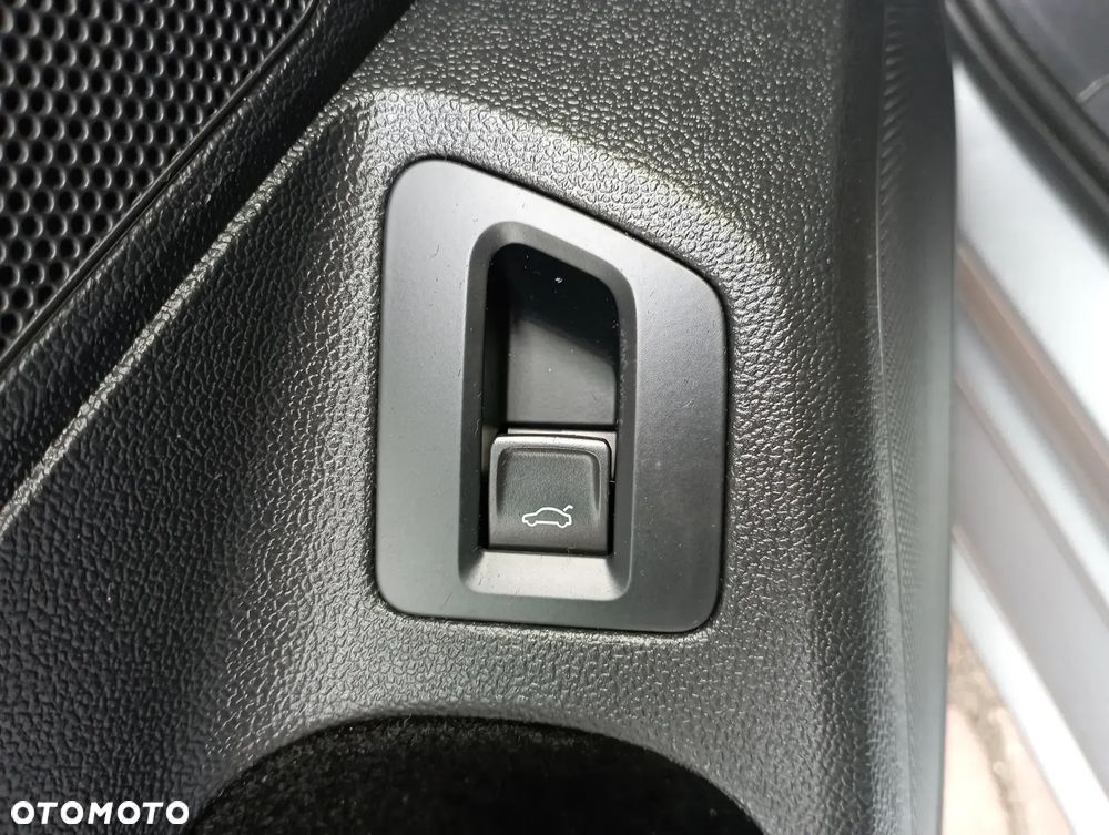 Volkswagen Passat Variant 2.0 TDI SCR Business Plus DSG - 28