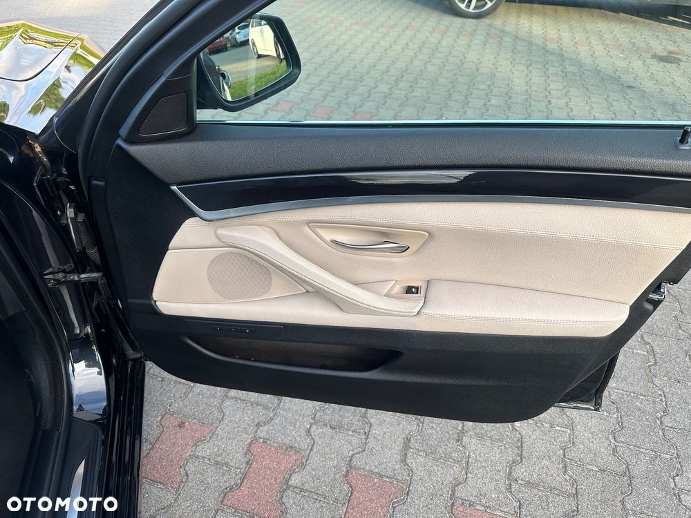 BMW Seria 5 525d - 17