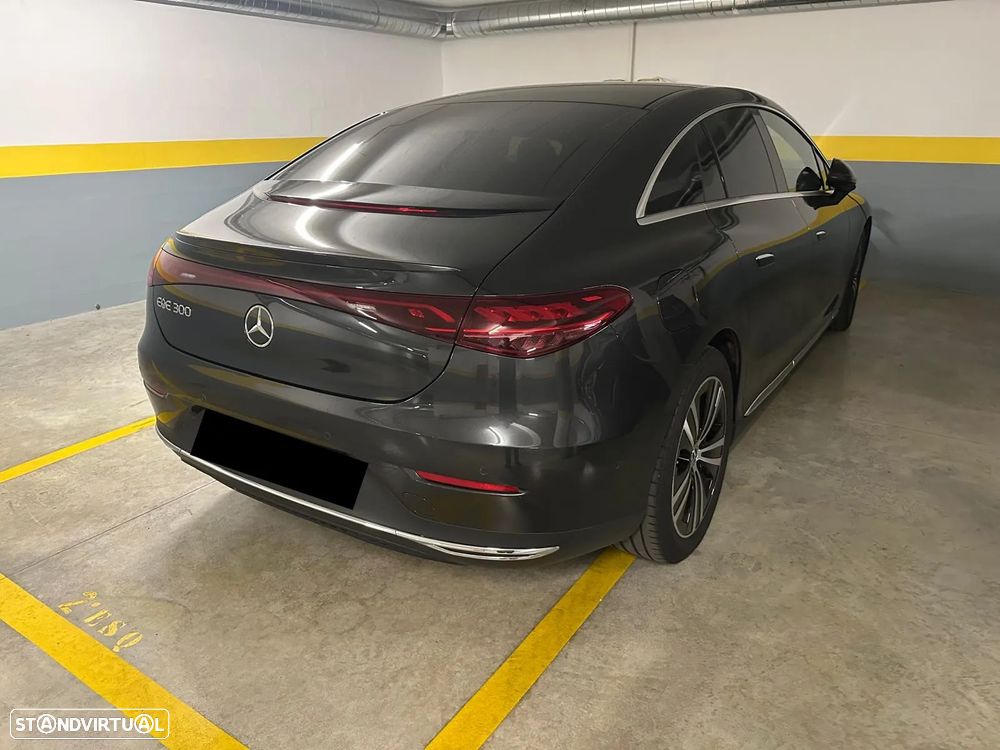 Mercedes-Benz EQE 300 - 12