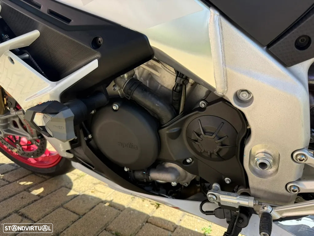 Aprilia RS RSV4 Factory - 25
