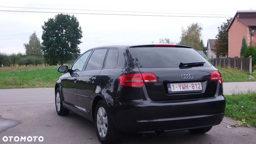 Audi A3 Sportback 1.6 TDI DPF Attraction - 8