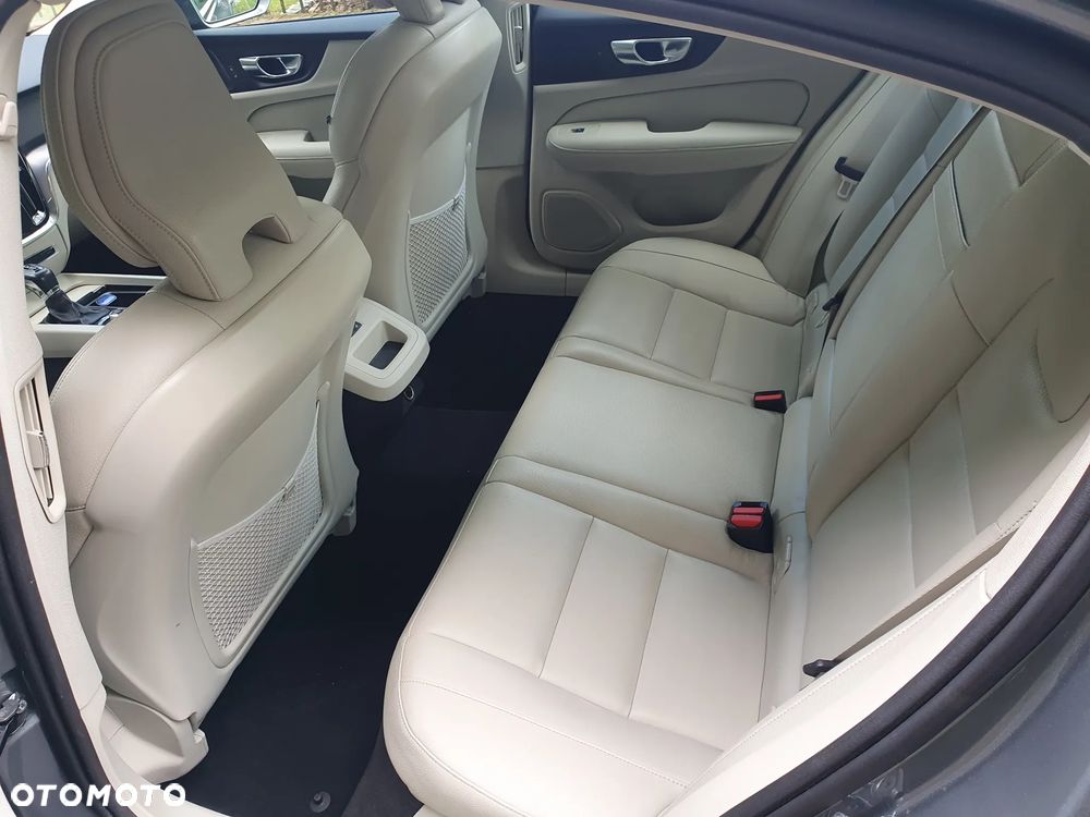 Volvo S60 T6 AWD Momentum Pro - 14