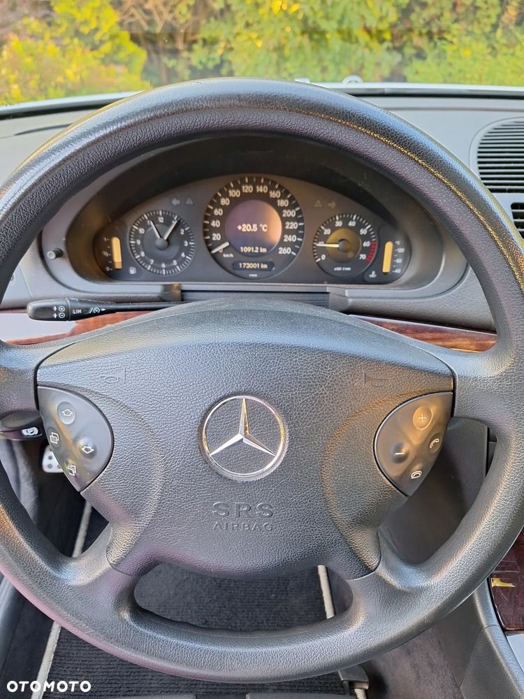 Mercedes-Benz Klasa E - 9