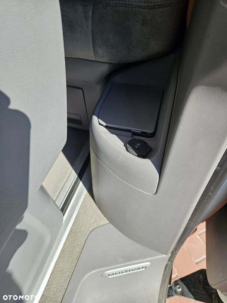 Volkswagen Multivan - 30