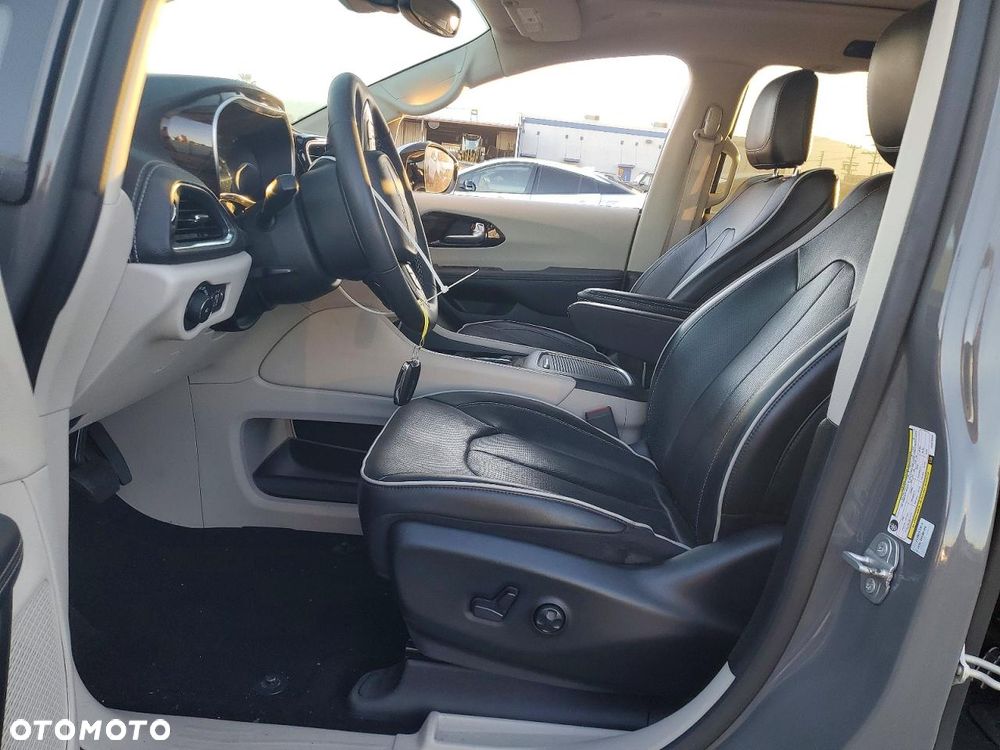 Chrysler Pacifica - 7