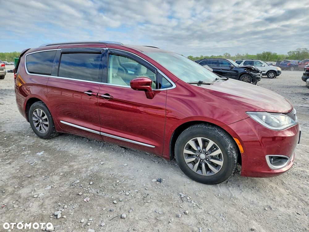 Chrysler Pacifica - 5