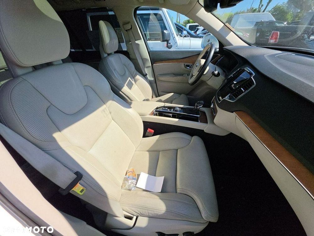 Volvo XC 90 - 24