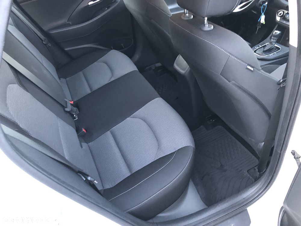 Hyundai i30 1.6 CRDi BlueDrive Comfort DCT - 26
