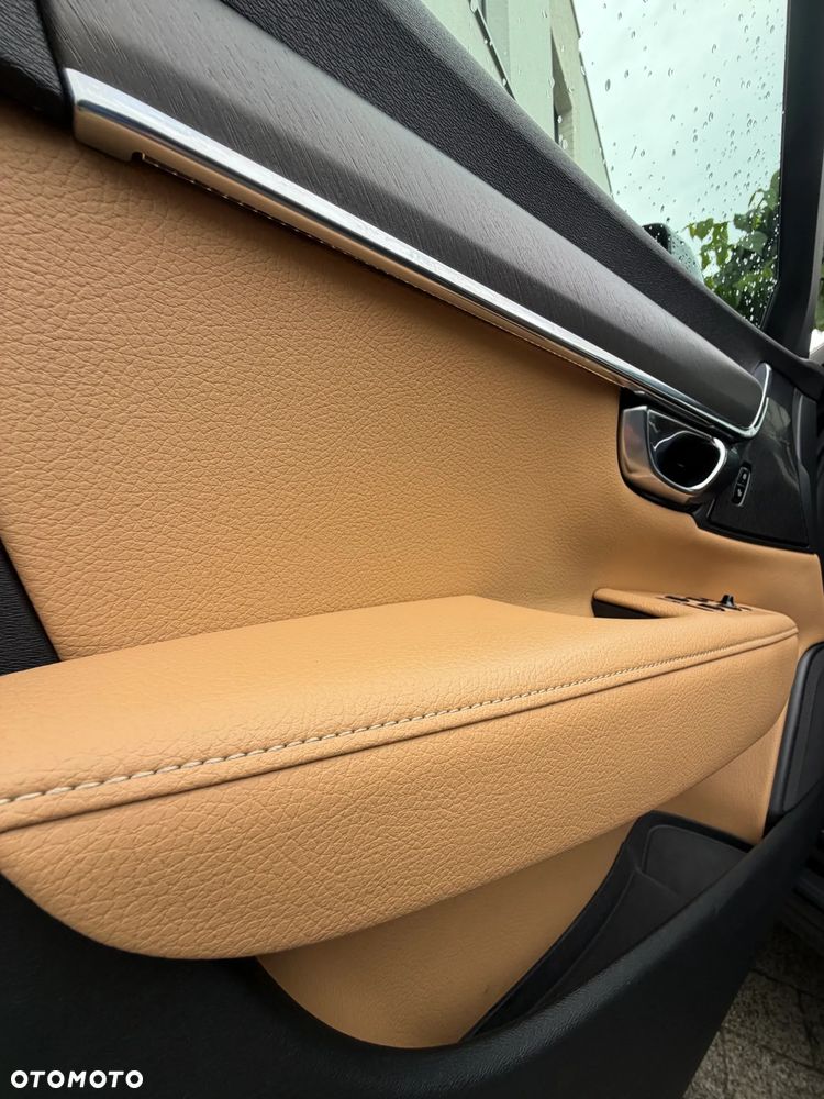 Volvo V90 D5 AWD Momentum - 22