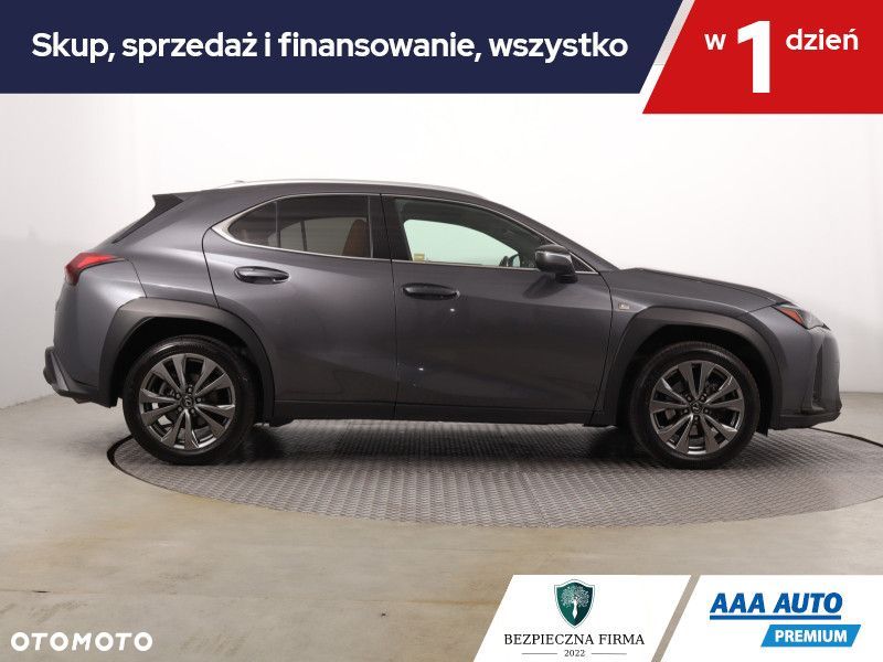 Lexus UX - 7