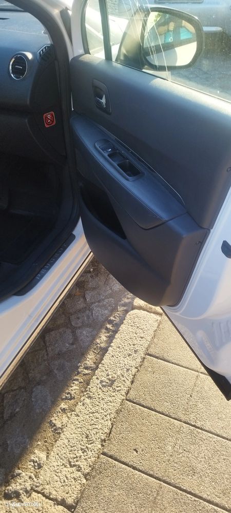 Peugeot 3008 HDi FAP 110 EGS6 Platinum - 4