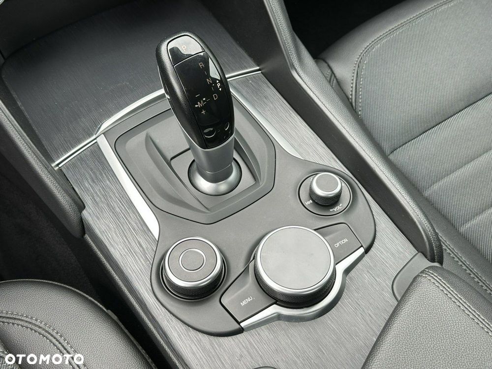 Alfa Romeo Giulia - 25