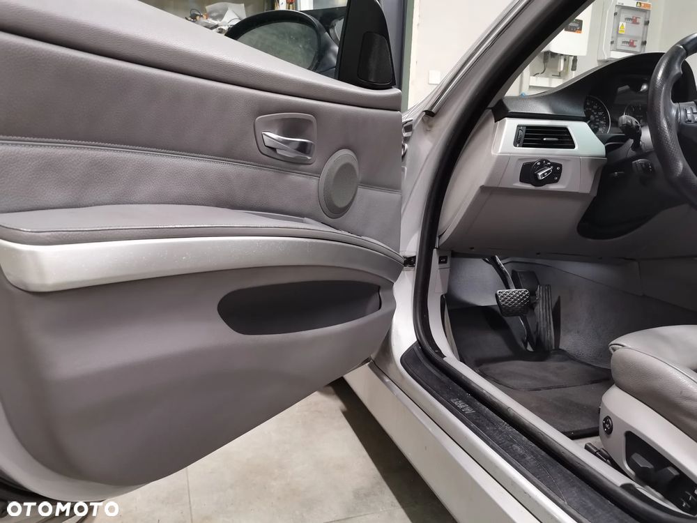 BMW Seria 3 330xi - 11