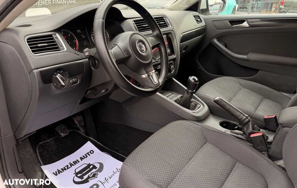 Volkswagen Jetta 1.6 TDI Comfortline - 17