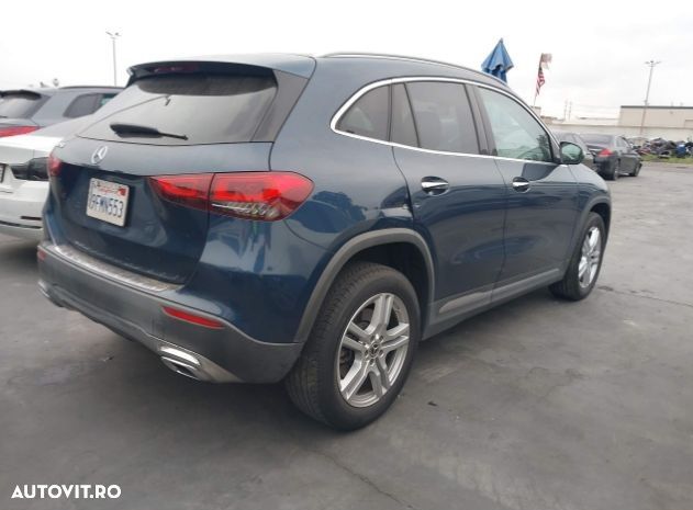 Mercedes-Benz GLA 250 8G-DCT - 4