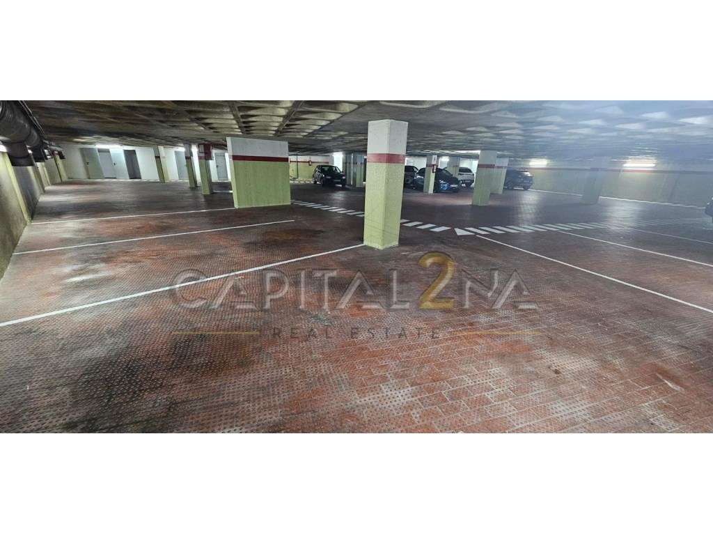 Vende-se Estacionamento com Rentabilidade Centro da Amadora - Grande imagem: 3/10
