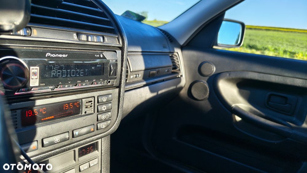 BMW Seria 3 323i - 6