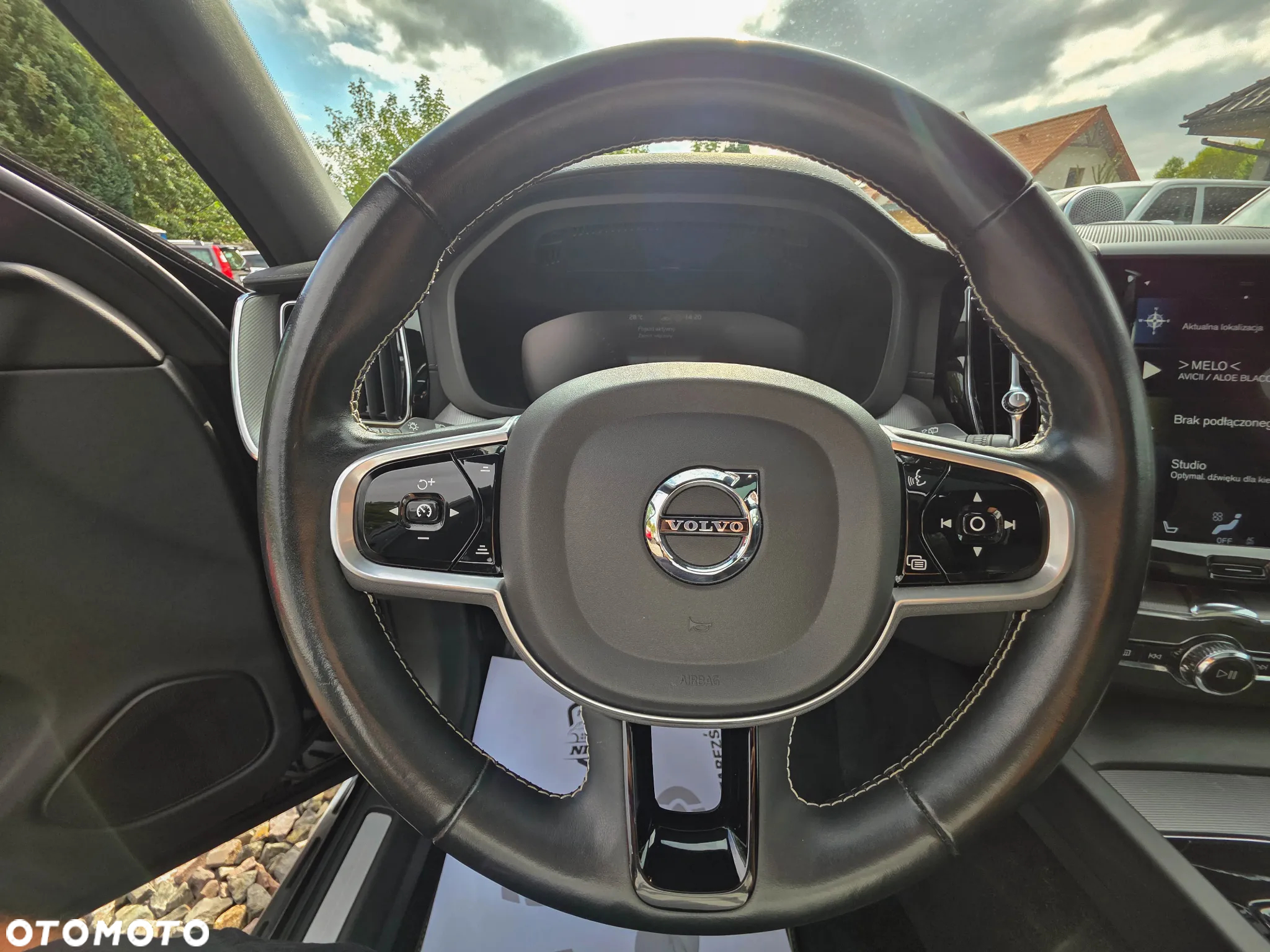 Volvo XC 60 T6 Plug-In Hybrid AWD R-Design - 24