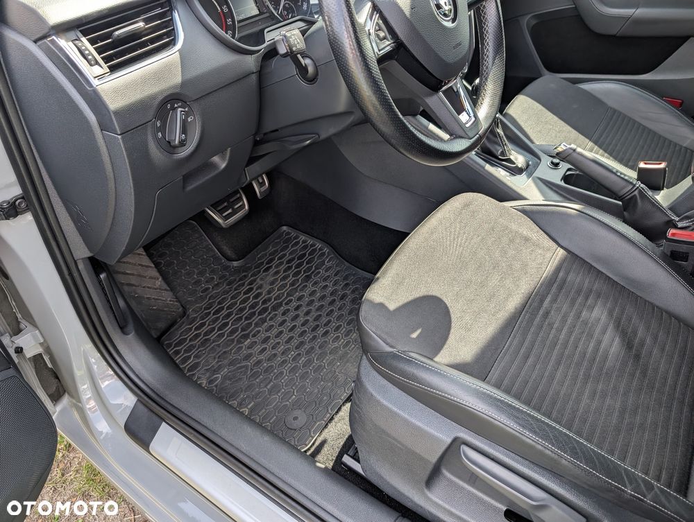 Skoda Octavia 2.0 TDI RS DSG - 23