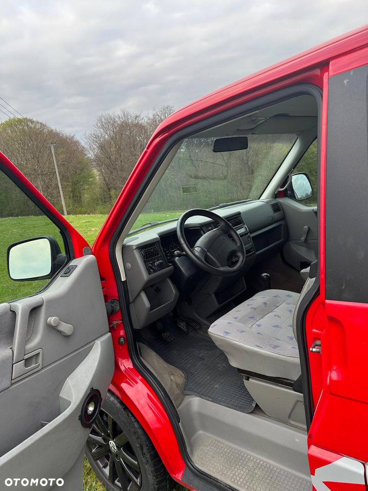 Volkswagen Caravelle - 8