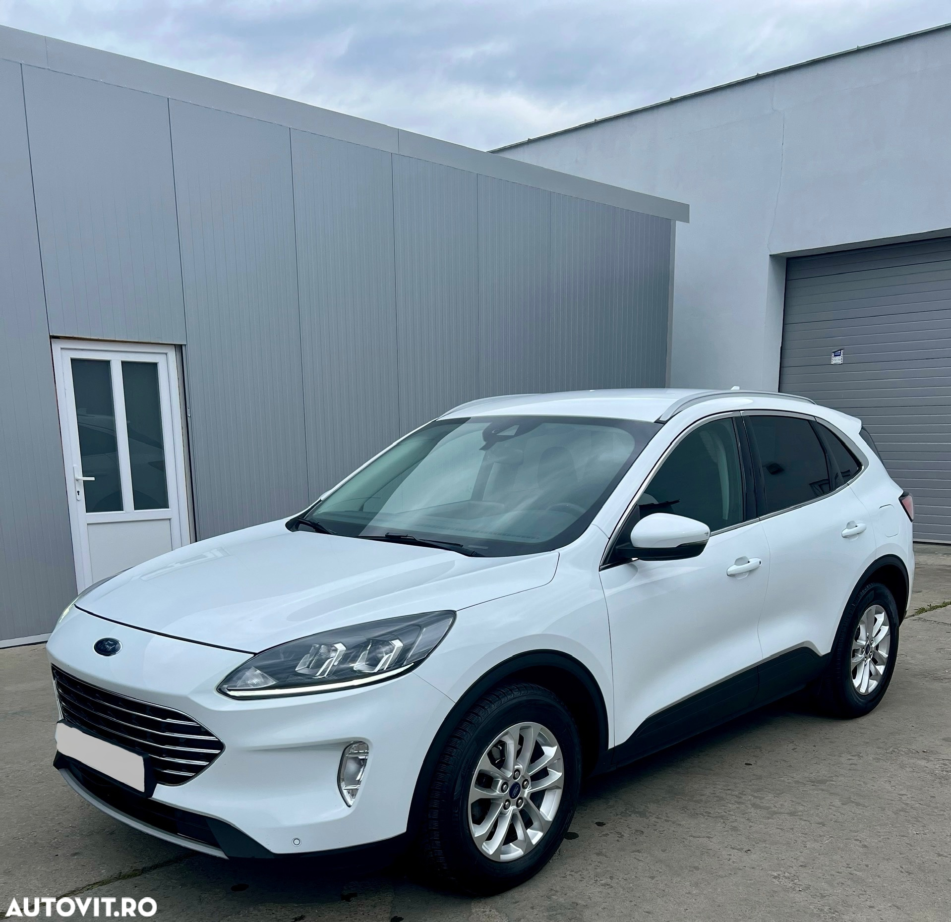 Ford Kuga 2.0 EcoBlue Hybrid TITANIUM - 4