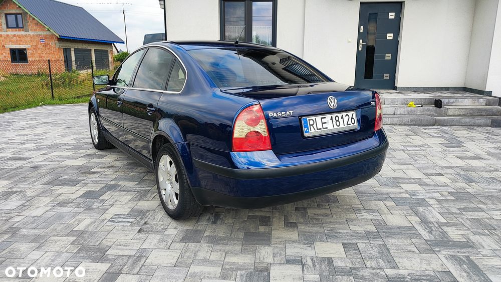 Volkswagen Passat - 4
