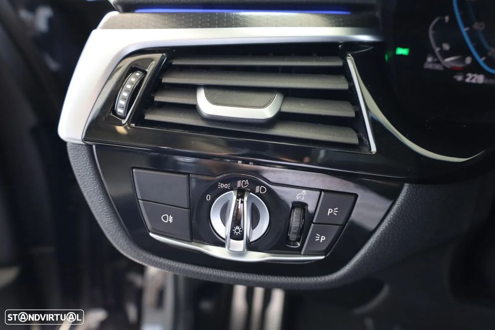 BMW 520 d Pack Desportivo M Auto - 51