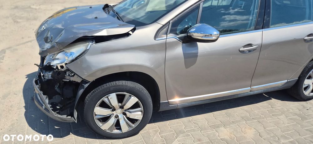 Peugeot 2008 - 8