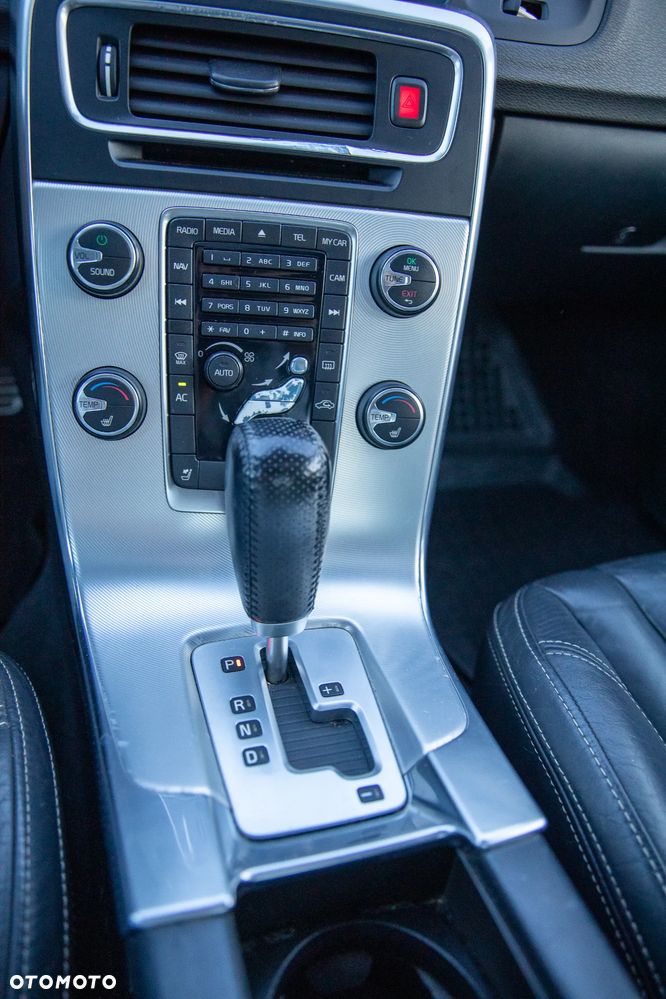 Volvo S60 ver-t6-awd-r--design-summum - 6