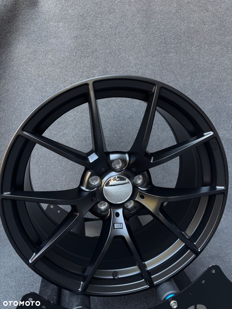 NOWE alufelgi M pakiet 5x112 18 felgi 8j ET25 BMW seria 3 G20 G22 G30 G31 F44 G22 G23 G32 F39 G60 G01 X1 F48 G42 X2 U06 Active Tourer Z4 G29 xDrive Styling 930 czarne polerowane jak Japan Racing Carbonado Rubin - 4