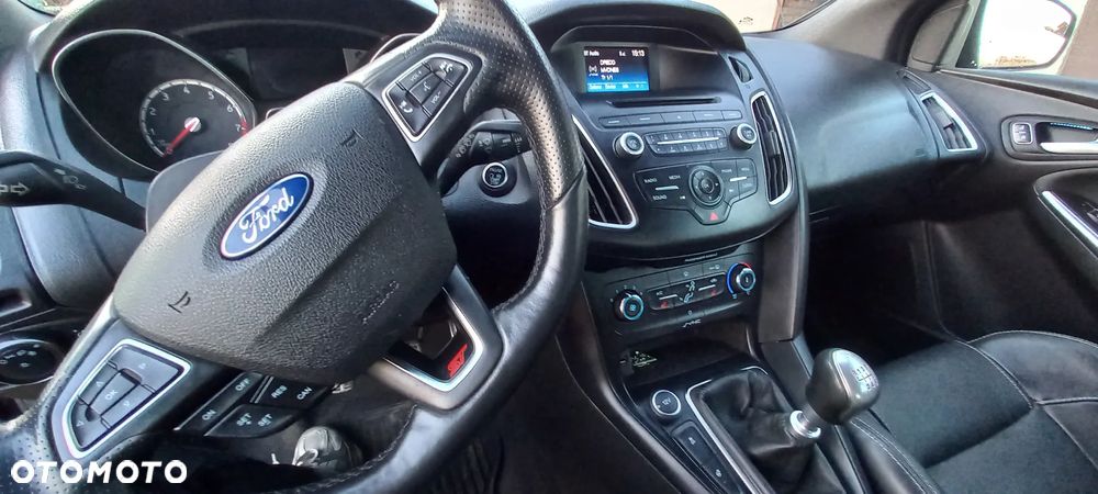 Ford Focus 2.0 EcoBoost ST mit Leder-Sport-Paket - 11