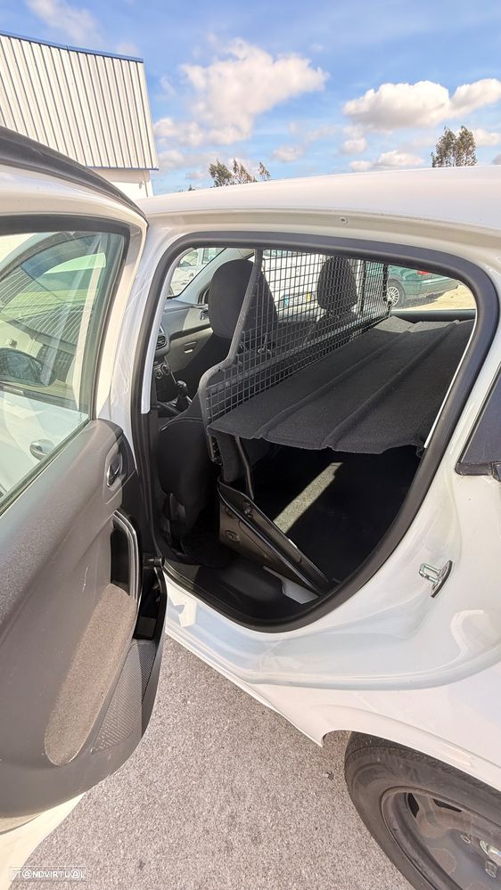 Peugeot 208 - 10