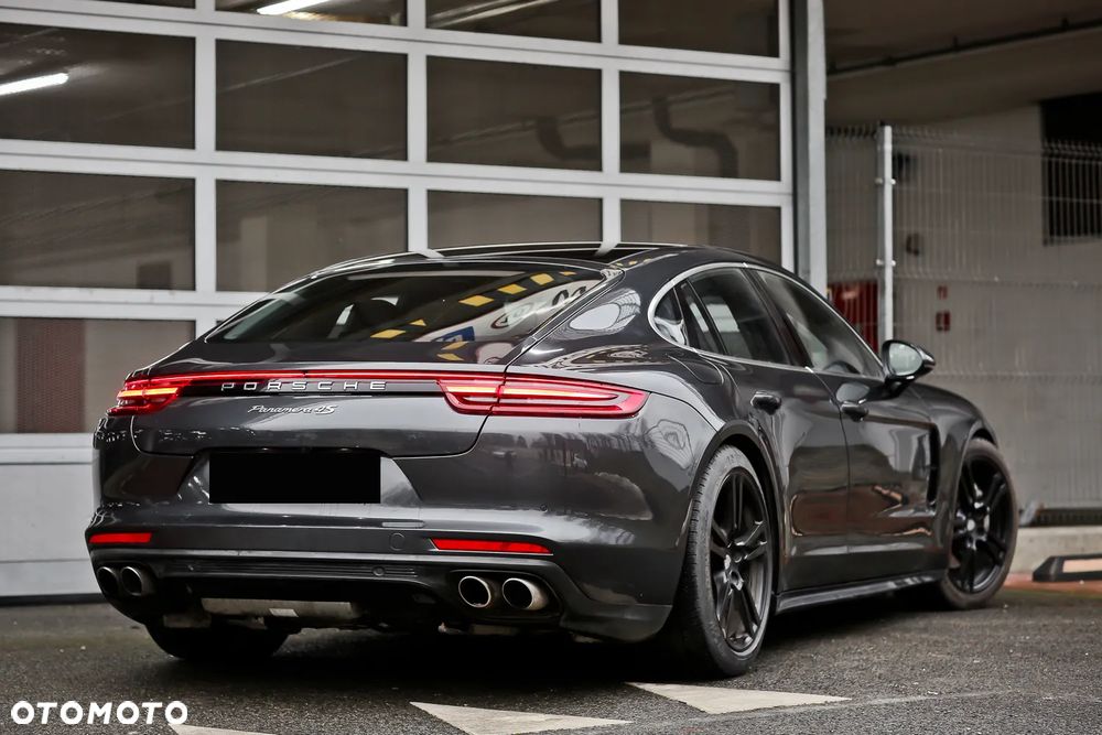 Porsche Panamera 4S - 15