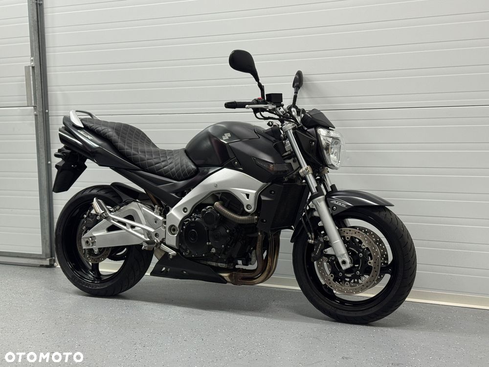 Suzuki GSR - 1