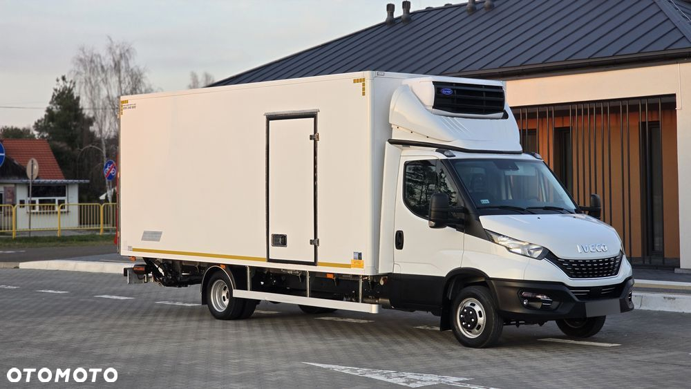 Iveco IVECO DAILY 3.0 180KM 50C18 ❗❗ ZABUDOWA IZOTERMA 12 EP / CARRIER XARIOS 500 / MROŹNIA -25 +25 GRZANIE / ZASILANIE ZEWNETRZNE /  NOWE OPONY / WINDA DHOLLANDIA 1000KG / NAVI + KAMERA COFANIA / RADAR / CHŁODNIA / SERWIS ASO / 50c15 50c18 35c18 72c18❗❗ JAK NOWY❗❗ - 24